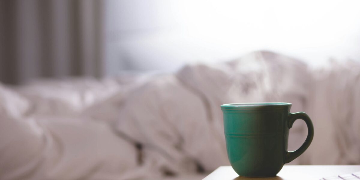 Cafeïne en slaap: hoe lang voor bedtijd stoppen?